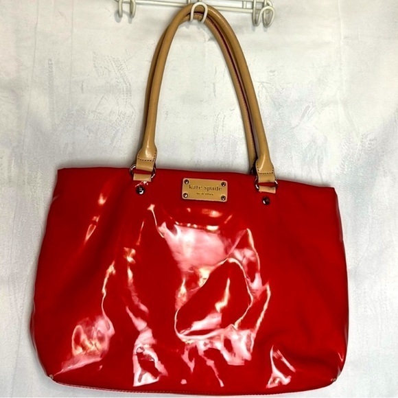 kate spade Handbags - Fire engine red patent leather Kate Spade bag with “classified ads” interior